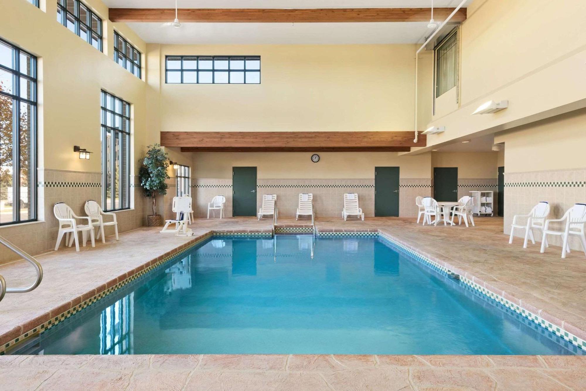 Country Inn & Suites By Radisson, Madison West, Wi Мидлтон Экстерьер фото